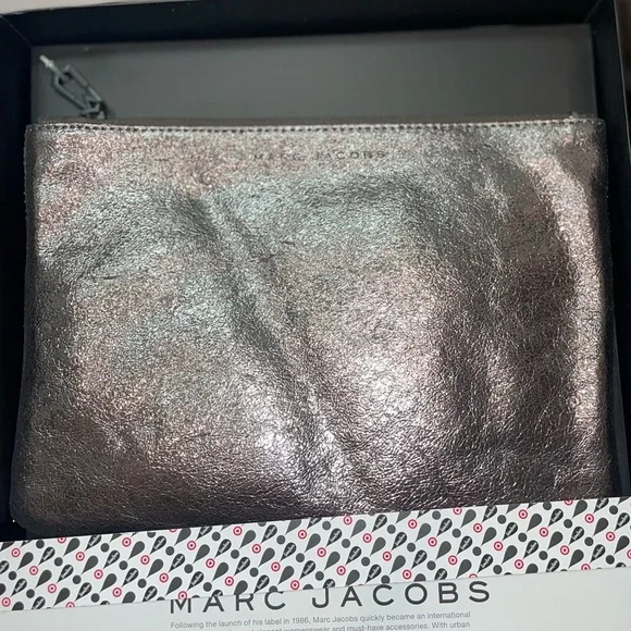 NEW Marc Jacobs for Target Silver Metallic Bag Pouch Wristlet Clutch Wallet - Picture 3 of 3